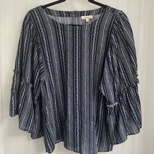 IN LOOM women’s boho ruffle sleeves navy and white NWT top buttons up the back M
